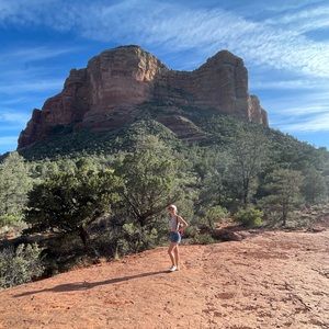 Meet your Posher, Lara